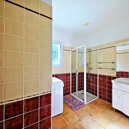 Orasi, Sartene, Dans Climatisee Confort *